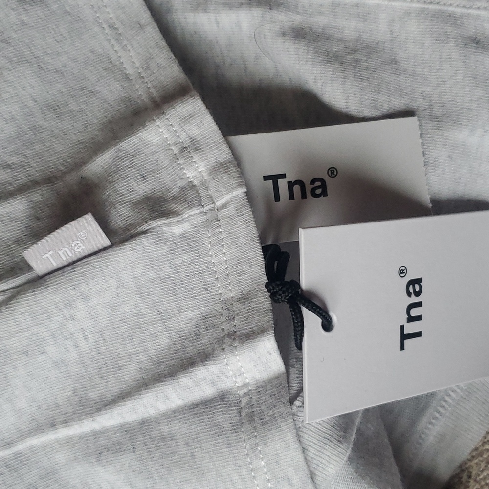 TNA Aritzia Tour Muscle Tank Top size L - Picture 6 of 6